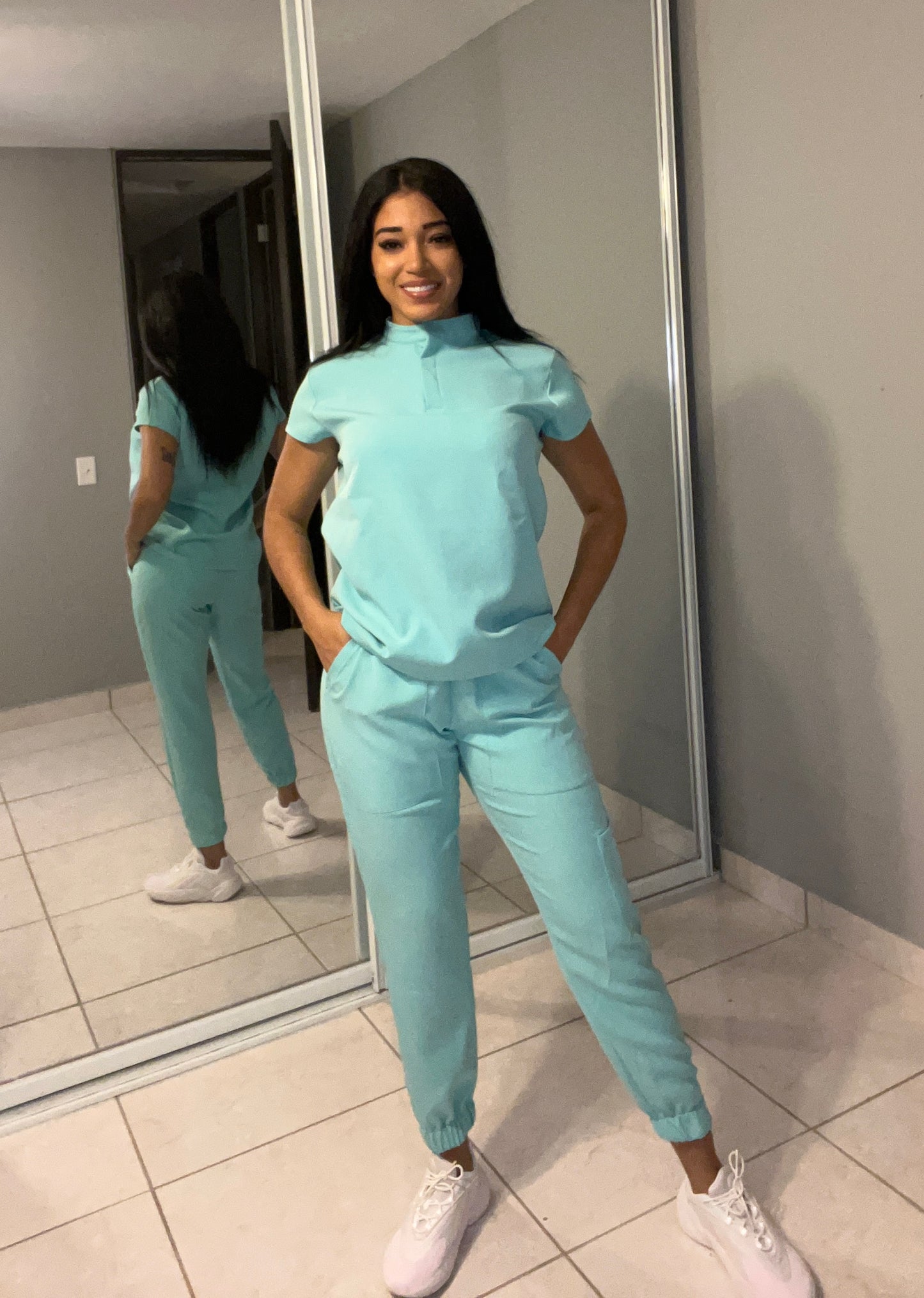 Scrubs de Cuello Chino