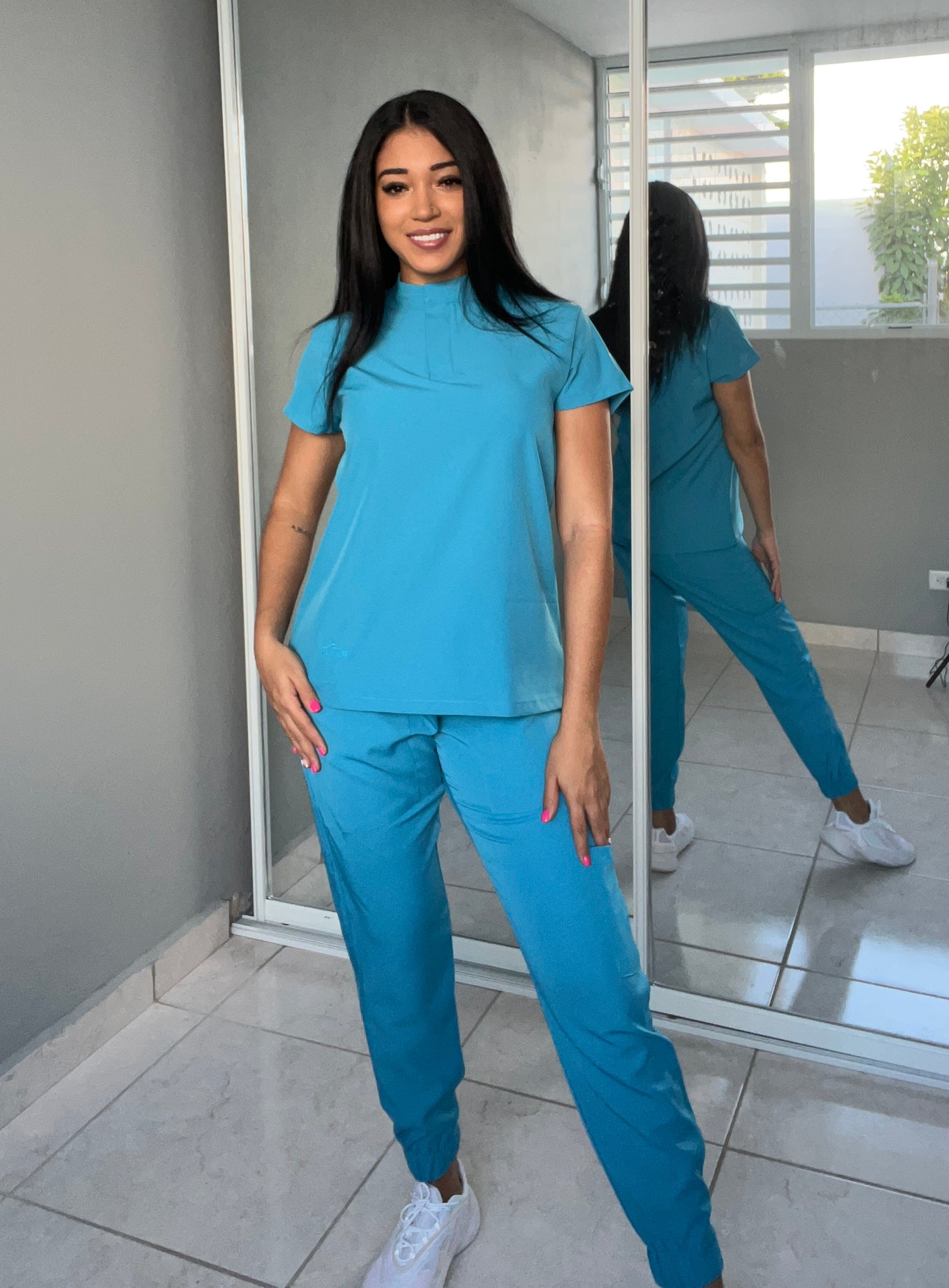 Scrubs de Cuello Chino